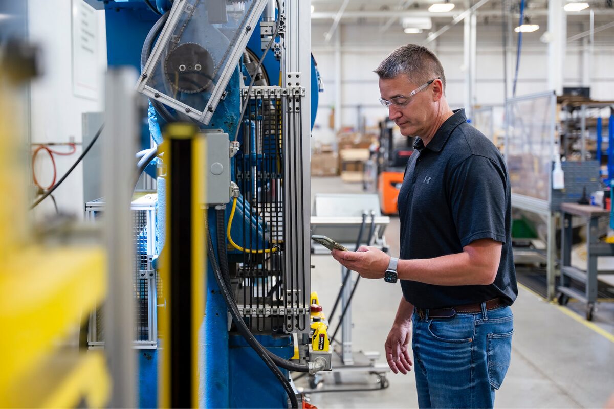 lockout/tagout codes - man using software to perform loto on a machine