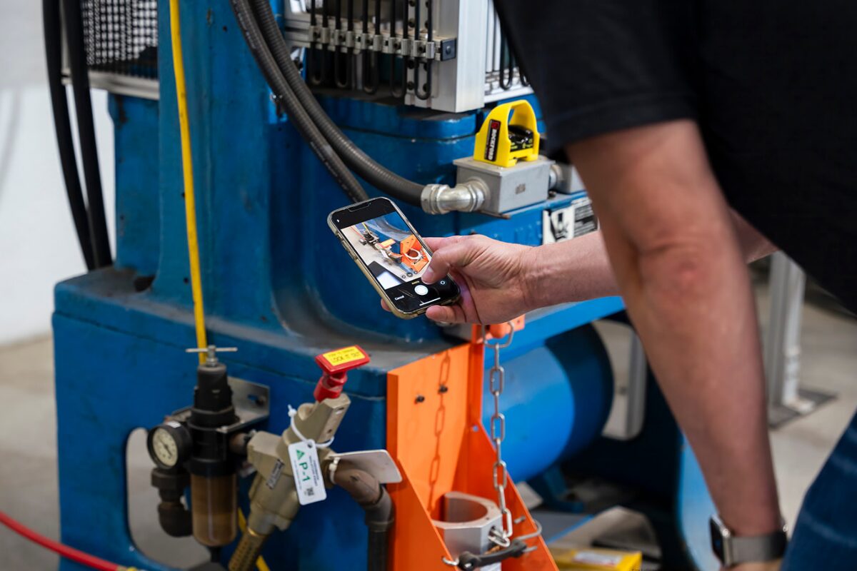 Using Lockout Tagout Software Up Close to Take an Equipment Photo lockout tagout software